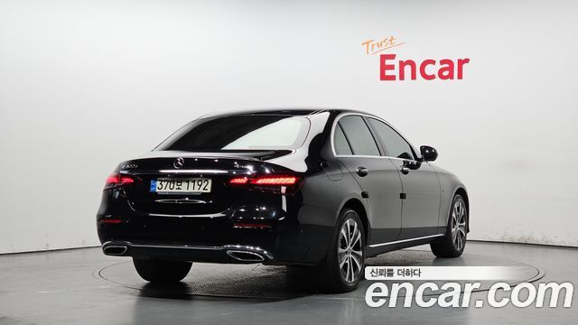Mercedes-Benz E-Class W213 E300e 4MATIC Exclusive - фото 0