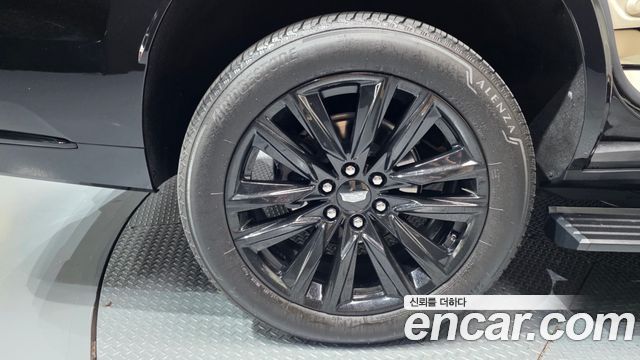 Cadillac Escalade 5-го поколения 6.2 Sports Platinum - фото 3