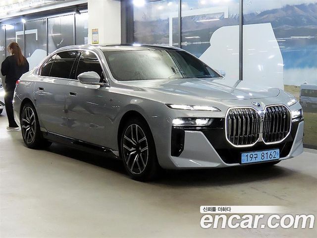 BMW i7 G70 xDrive 60 M sport - фото 0