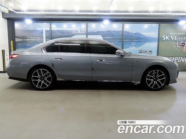 BMW i7 G70 xDrive 60 M sport - фото 2
