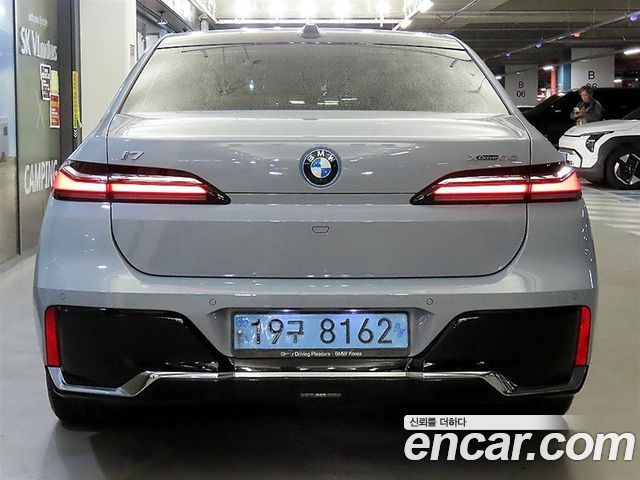 BMW i7 G70 xDrive 60 M sport - фото 4