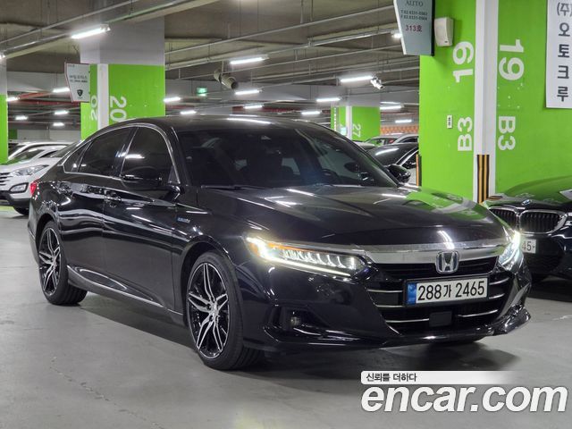 Honda Accord 10-го поколения 2.0 Hybrid Touring - фото 1