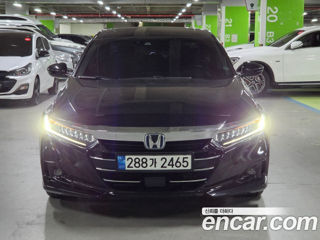 Honda Accord 10-го поколения 2.0 Hybrid Touring - фото 2