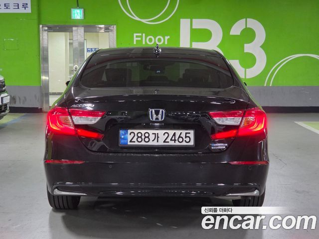 Honda Accord 10-го поколения 2.0 Hybrid Touring - фото 3
