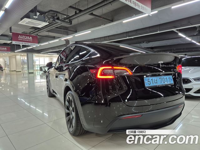 Tesla Model Y RWD - фото 3