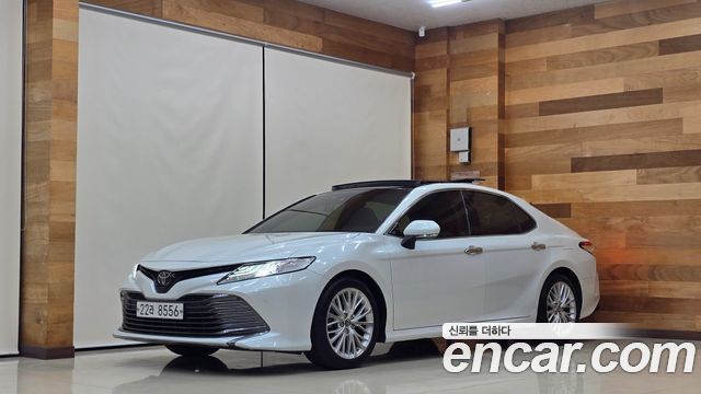 Toyota Camry XV70 2.5 - фото 0