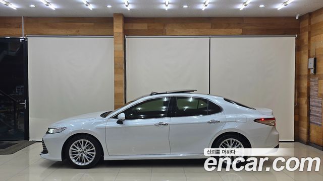Toyota Camry XV70 2.5 - фото 4