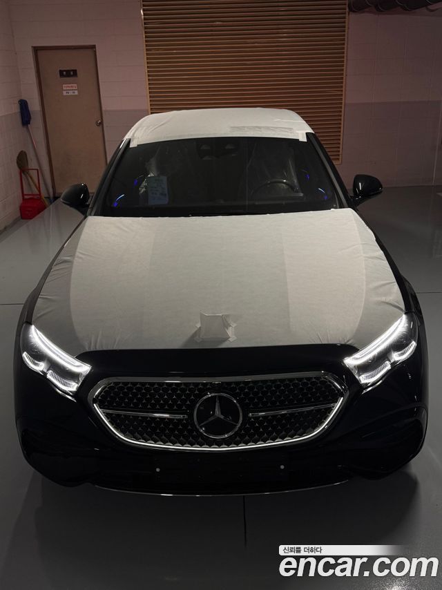 Mercedes-Benz E-Class W214 E300 4MATIC AMG Line - фото 0