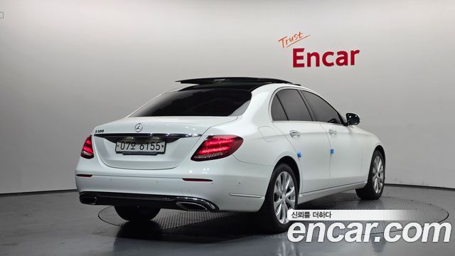 Mercedes-Benz E-Class W213 E300 Exclusive - фото 1