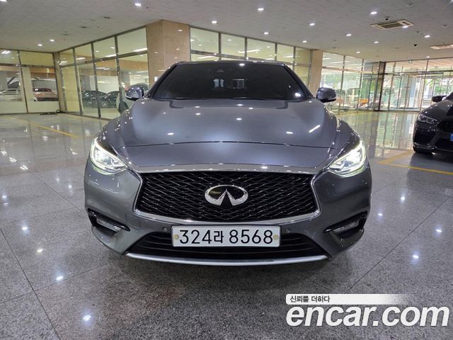 Infiniti Q30 2.0 Essential - фото 1