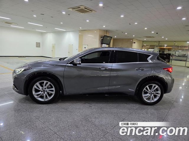 Infiniti Q30 2.0 Essential - фото 2