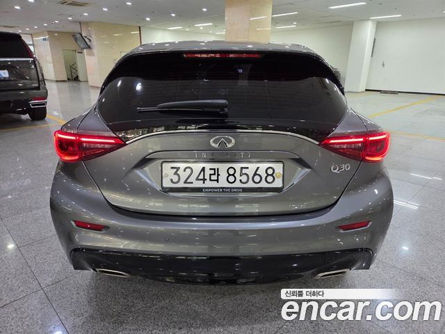 Infiniti Q30 2.0 Essential - фото 3
