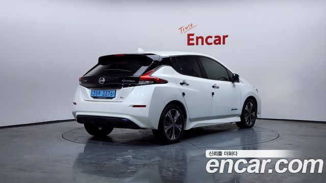 Nissan Leaf ZE1 EV SL - фото 1