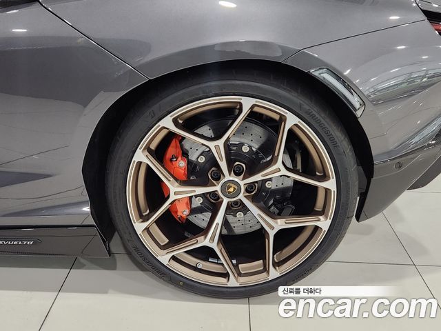 Lamborghini Revuelto 6.5 V12 - фото 4