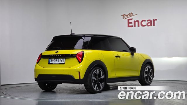 Mini Cooper 4-го поколения Favoured - фото 1