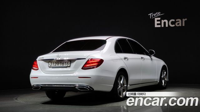 Mercedes-Benz E-Class W213 E220d Avantgarde - фото 1