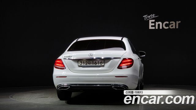 Mercedes-Benz E-Class W213 E220d Avantgarde - фото 3