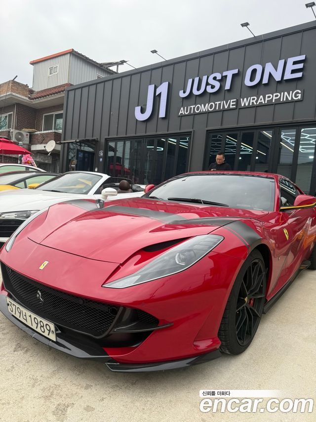 Ferrari 812 6.5 V12 - фото 0