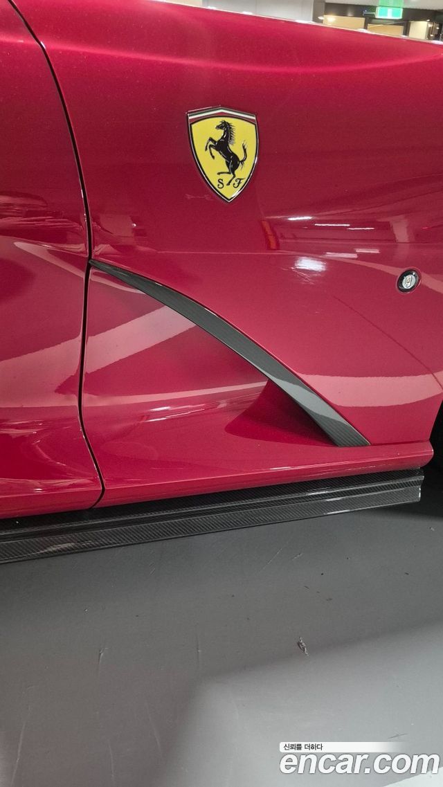 Ferrari 812 6.5 V12 - фото 2