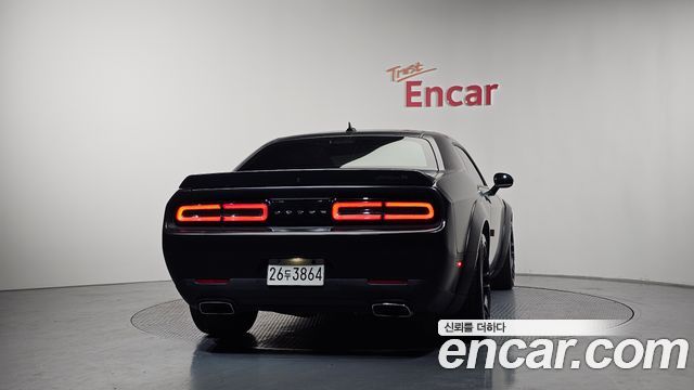 Dodge Challenger 6.4 - фото 3