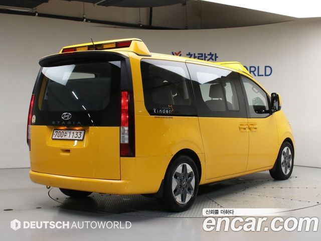 Hyundai Staria 2WD Kinder Safety Car 14-Seater - фото 1