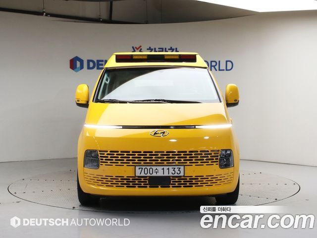 Hyundai Staria 2WD Kinder Safety Car 14-Seater - фото 2