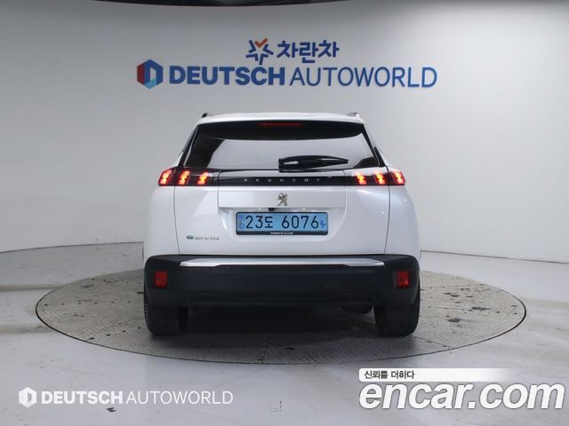 Peugeot 2008 2-го поколения EV Allure - фото 3