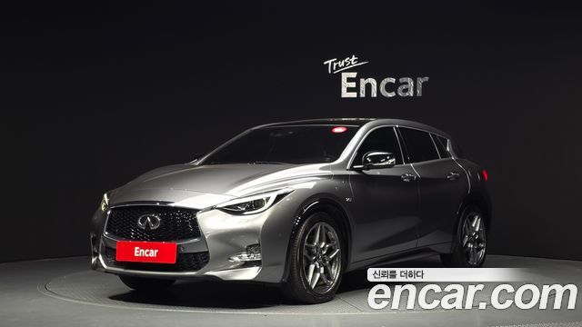Infiniti Q30 2.0 Sport Essential - фото 0