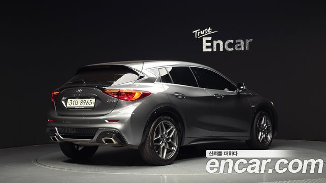 Infiniti Q30 2.0 Sport Essential - фото 1