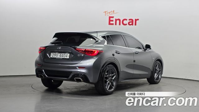 Infiniti Q30 2.0 Essential - фото 1