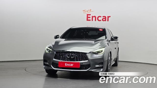 Infiniti Q30 2.0 Essential - фото 2