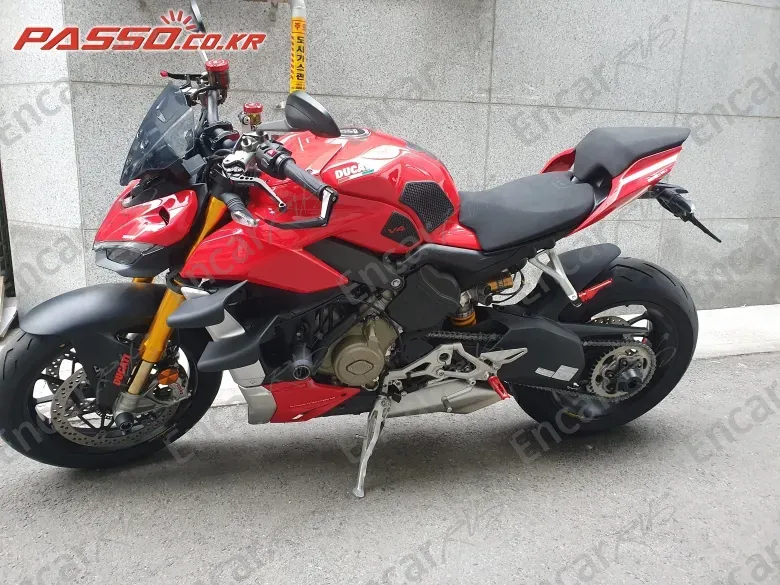 Ducati Streetfighter V4 S - фото 1