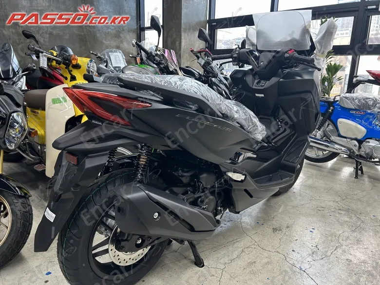 HONDA FORZA 350 - фото 6