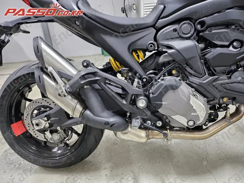 Ducati Monster 937 - фото 1