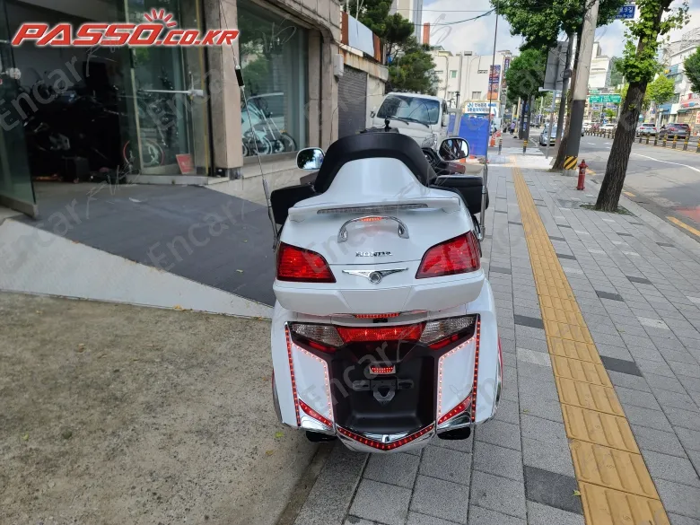 HONDA GOLDWING 1800 - фото 2
