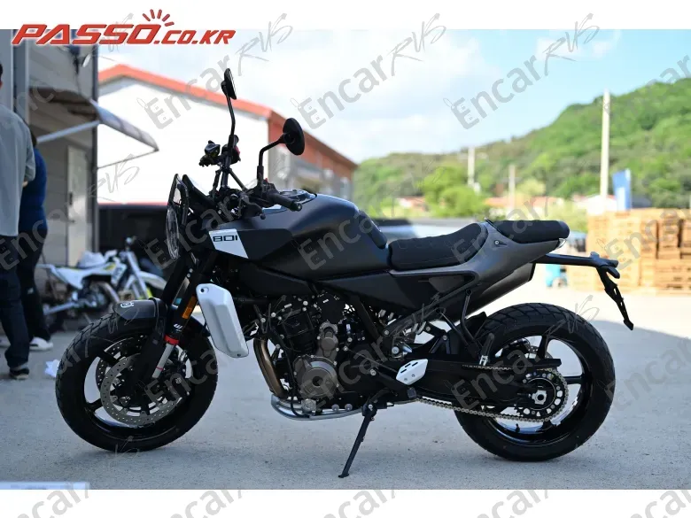 Husqvarna Svartpilen 701 - фото 1
