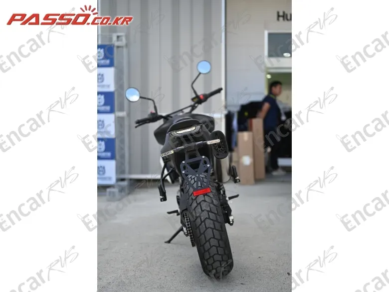 Husqvarna Svartpilen 701 - фото 2
