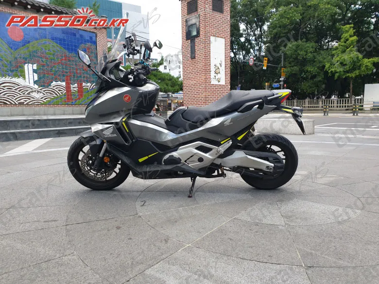 Honda Forza 750 - фото 1
