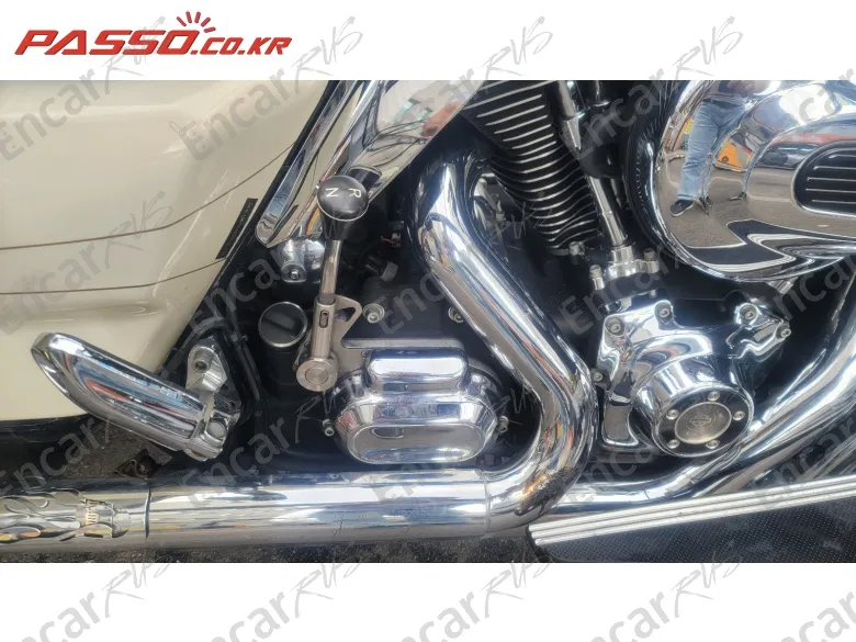 HARLEY-DAVIDSON FLHX - фото 4