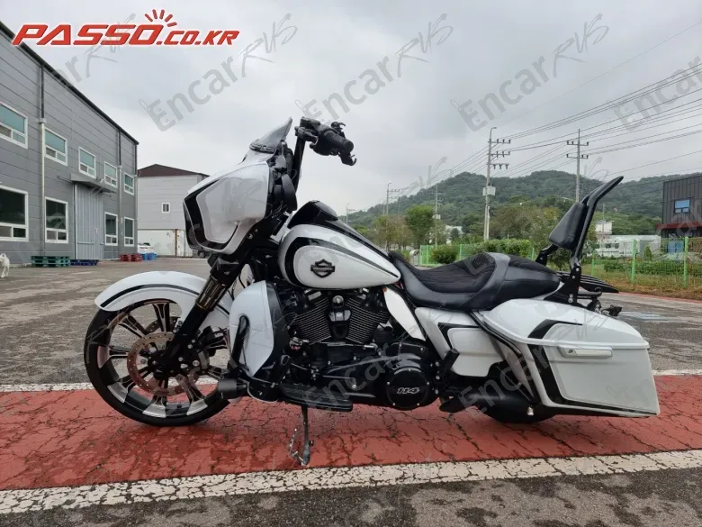 HARLEY-DAVIDSON FLHXS STREET GLIDE SPECIAL - фото 1