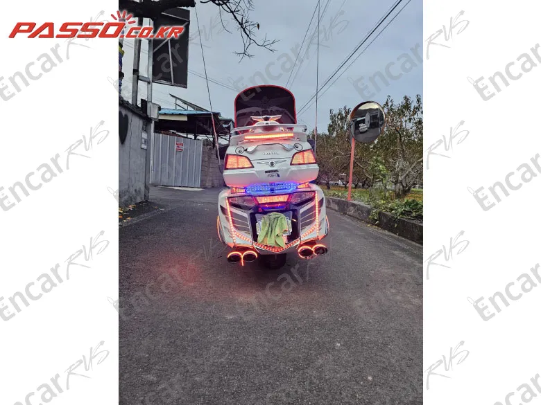 HONDA GOLDWING 1800 - фото 2