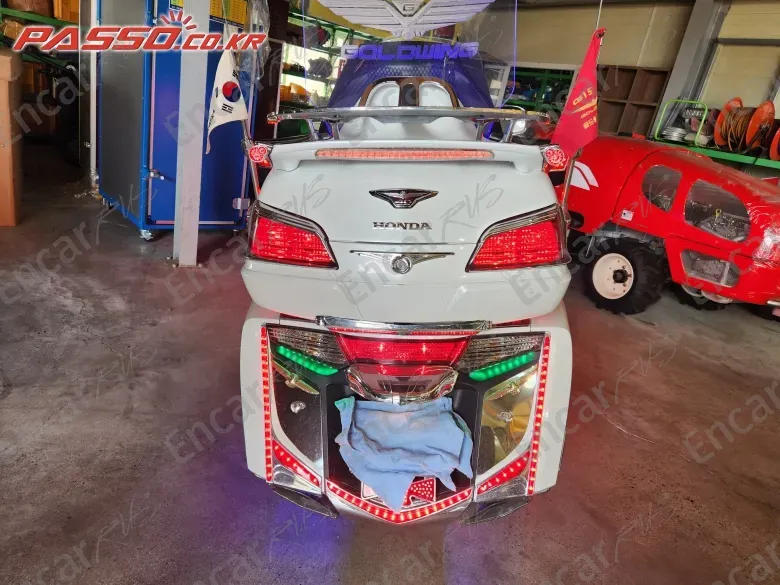 HONDA GOLDWING 1800 - фото 2
