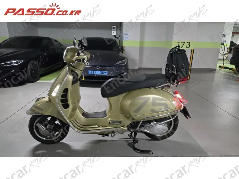 VESPA GTS 300 75TH SPECIAL EDITION - фото 1