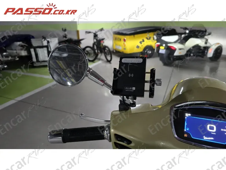 VESPA GTS 300 75TH SPECIAL EDITION - фото 3