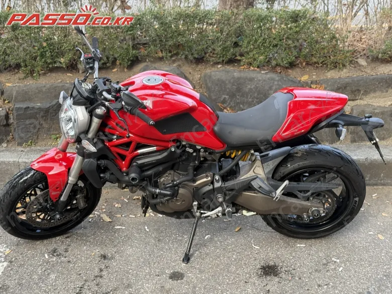 Ducati Monster 821 - фото 1