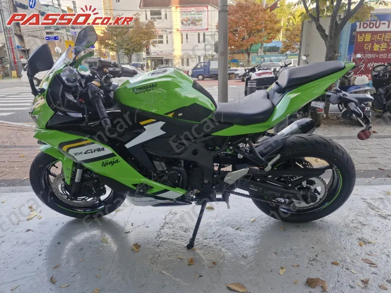 KAWASAKI NINJA ZX 4 RR - фото 1