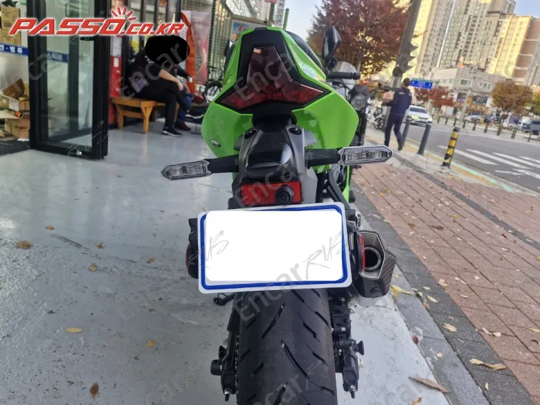 KAWASAKI NINJA ZX 4 RR - фото 2
