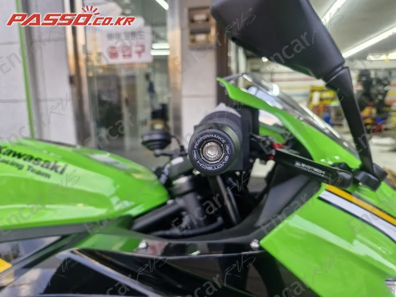 KAWASAKI NINJA ZX 4 RR - фото 4