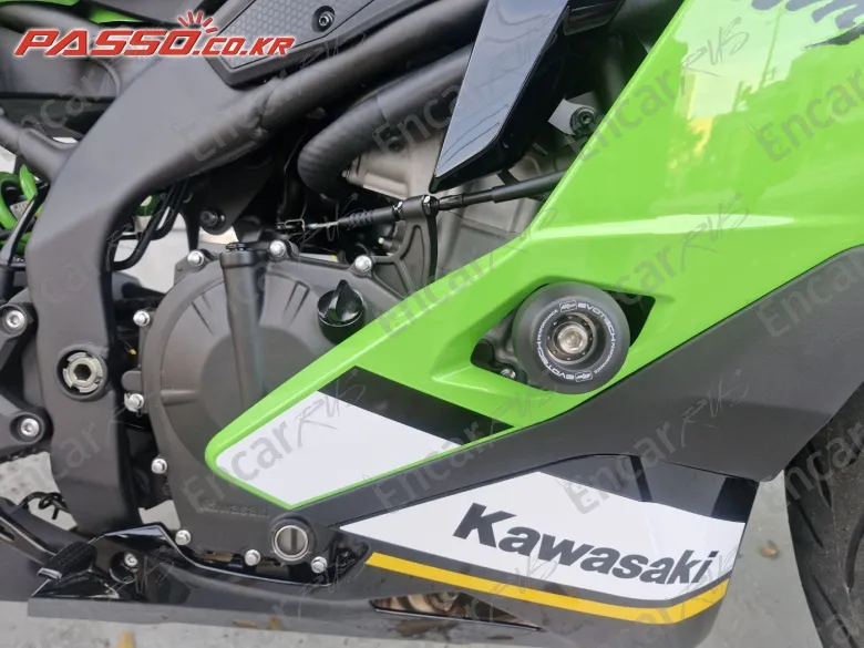 KAWASAKI NINJA ZX 4 RR - фото 6