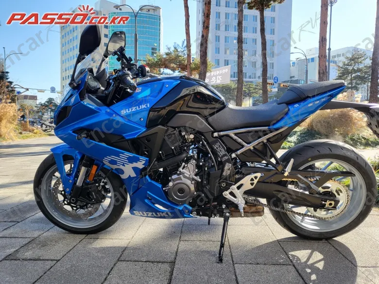 Suzuki Gsx 8 R - фото 1